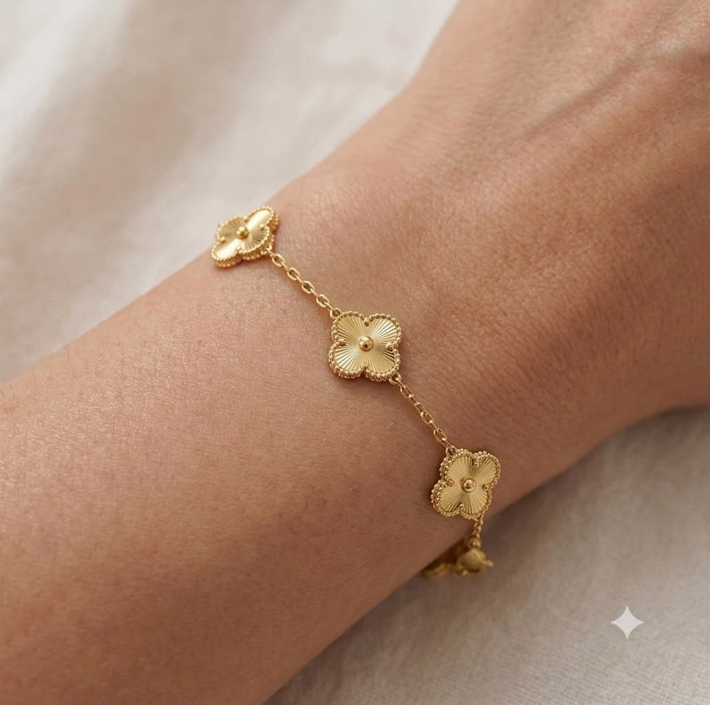 18k Gold Premium 3 Clover dot Bracelet - 18k Gold Bracelet - Embellish Gold Jewelry & Diamond