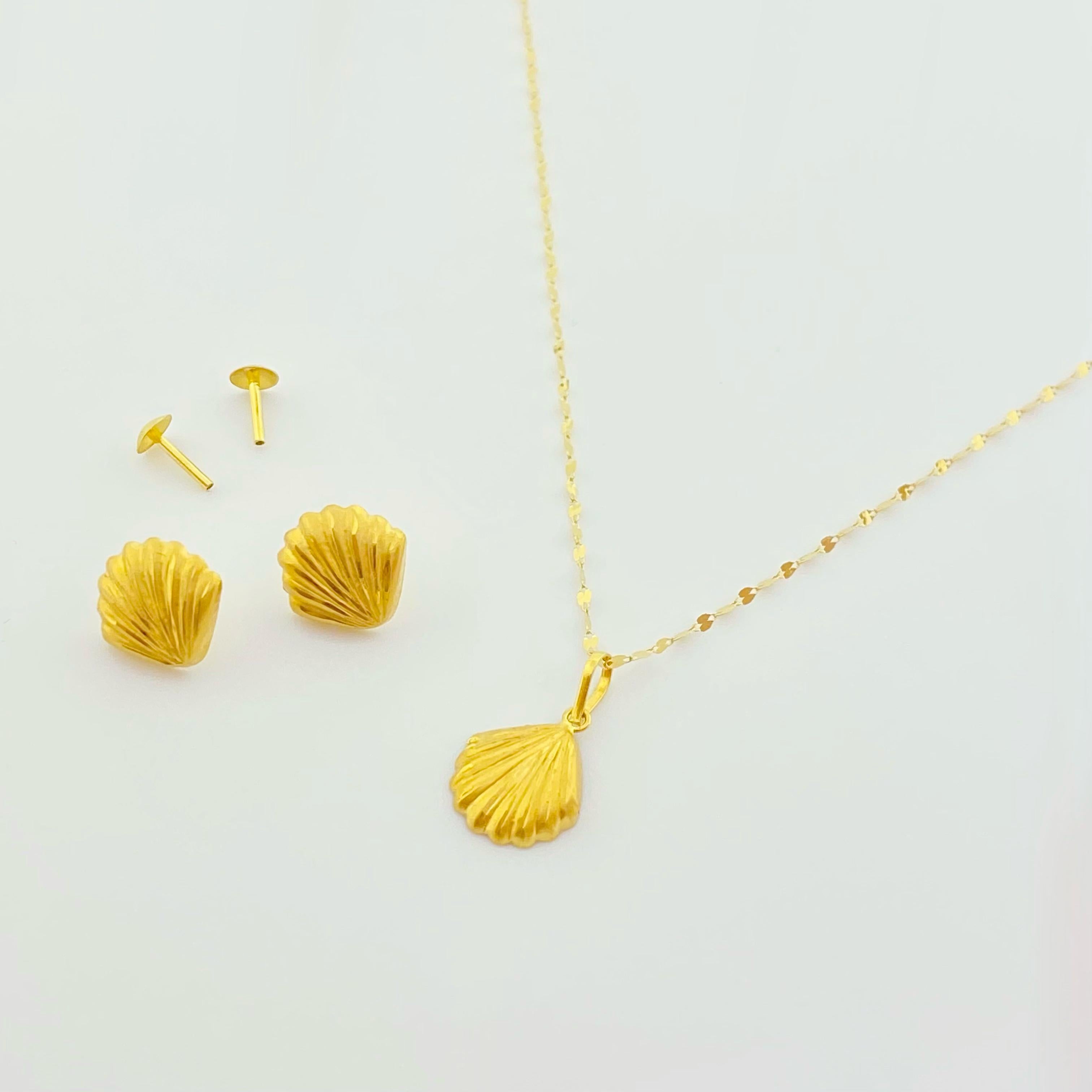 18k Gold Sea Shell Half Set