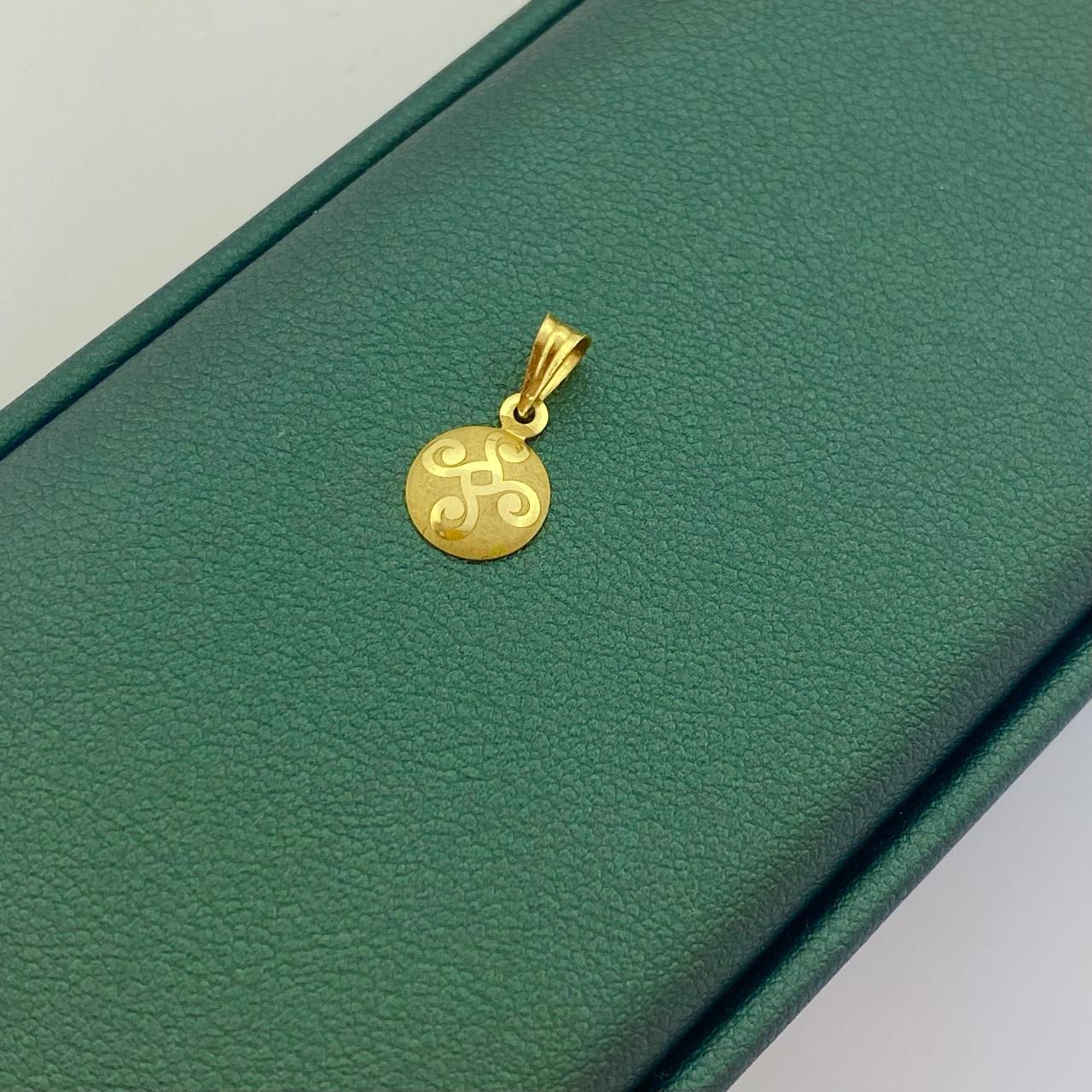 18k Gold Flower Round Pendant