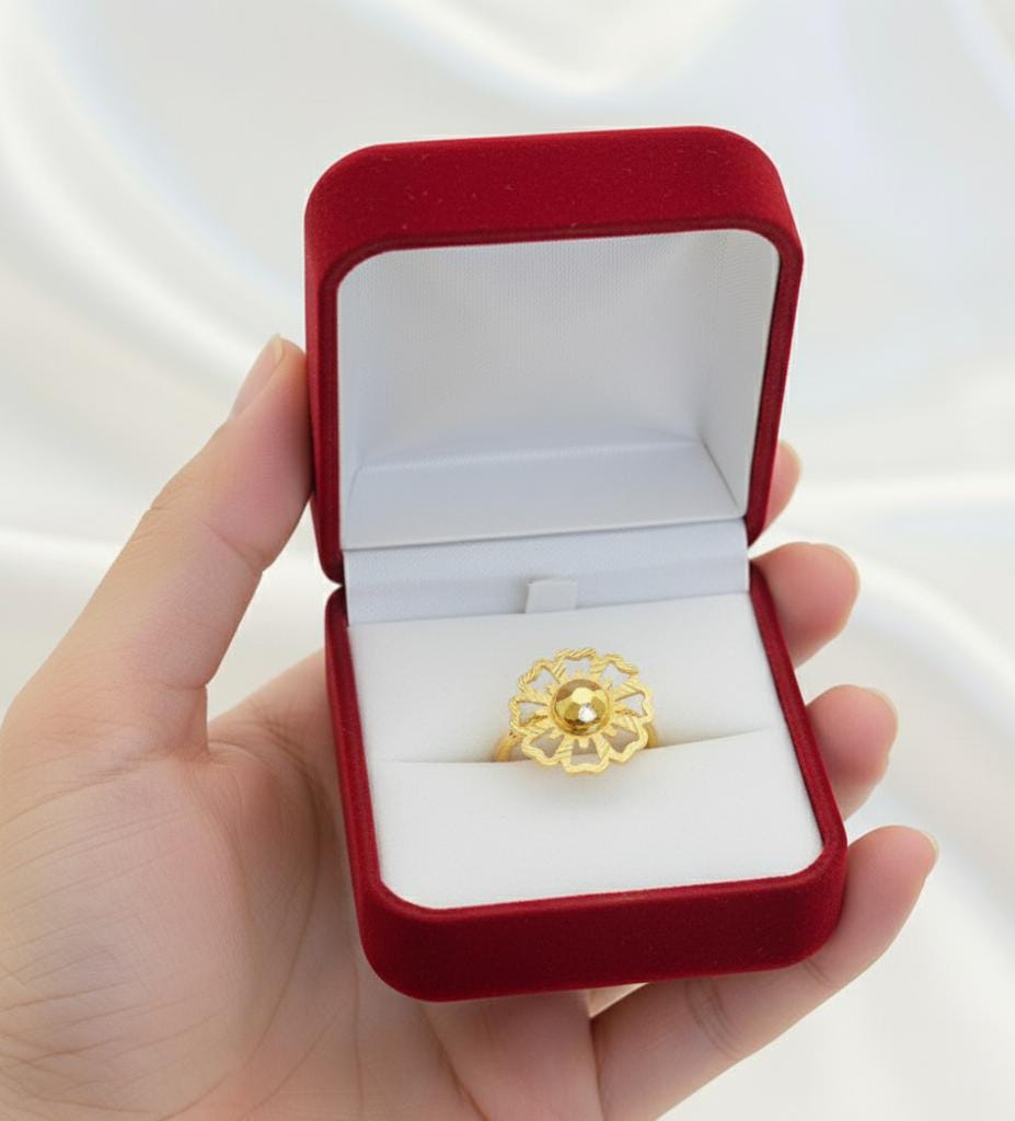18k Gold with Ball Flower Ring