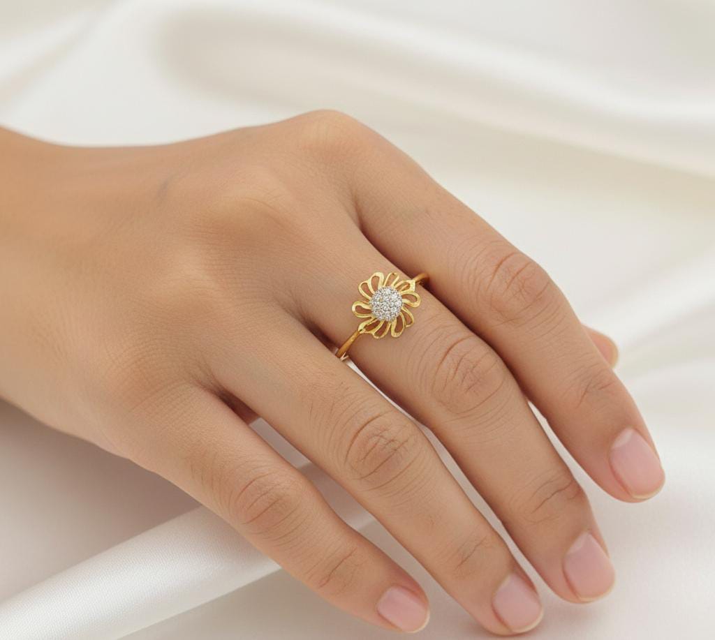 18k Gold White Matt Flower Ring