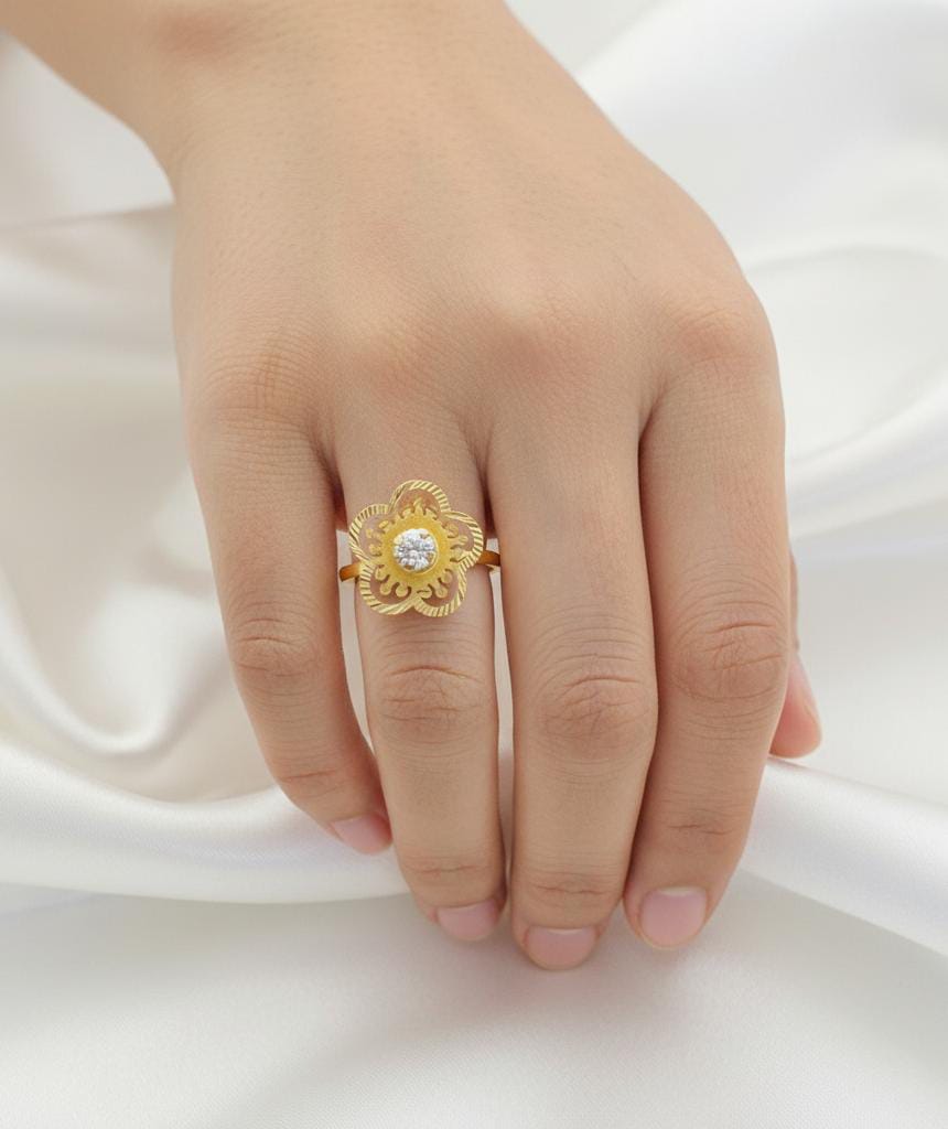 18k Gold Flower with Stone Ring