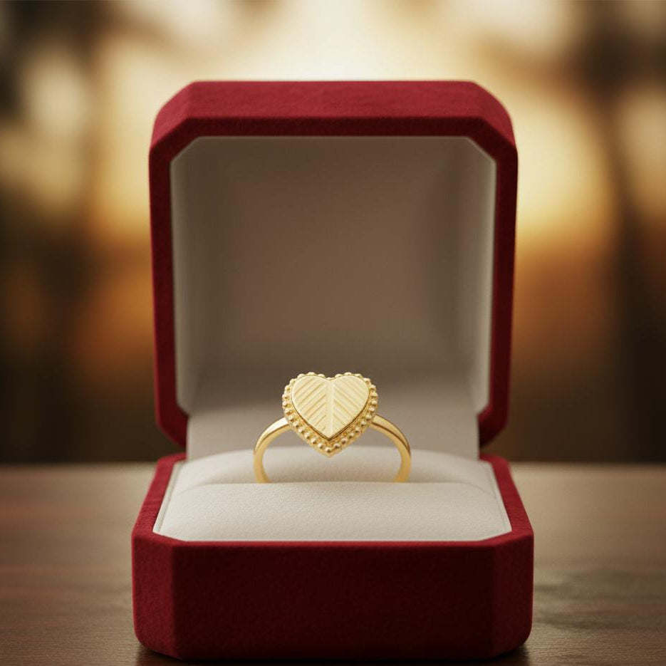 18k Gold Heart Vintage Ring