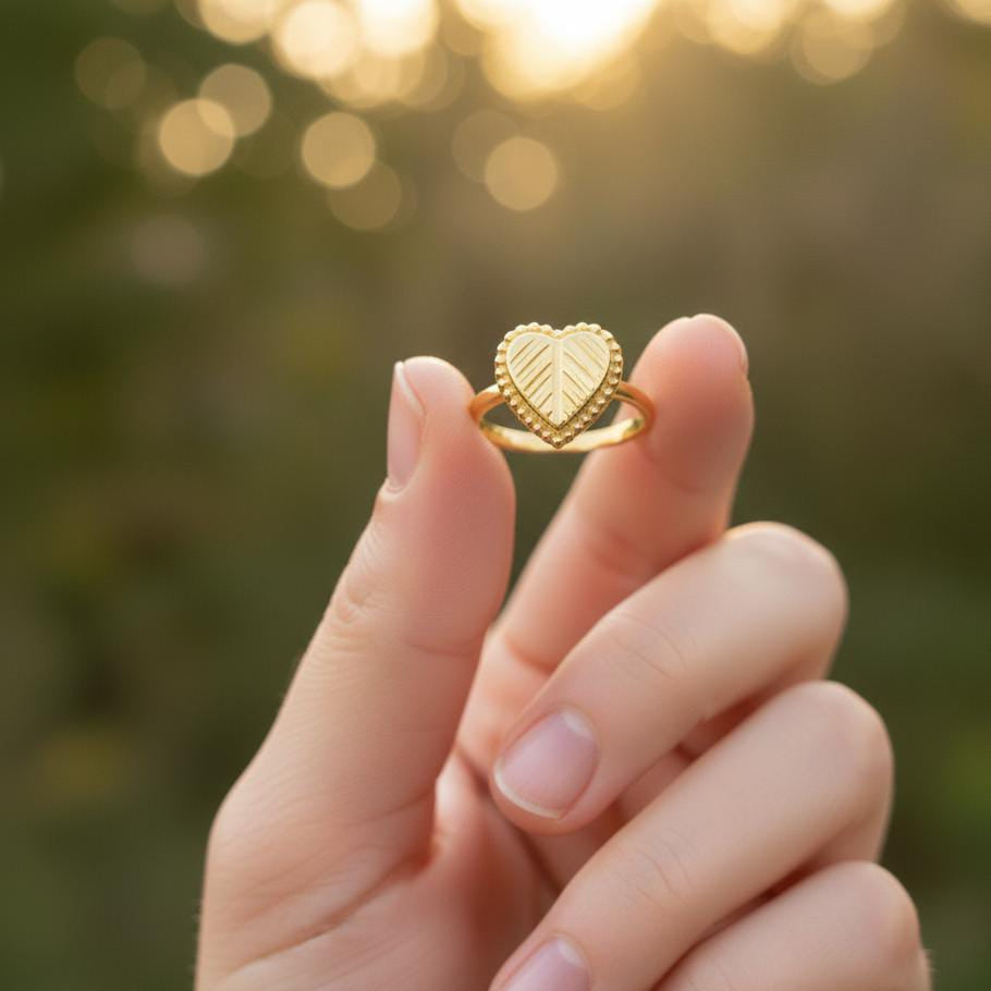 18k Gold Heart Vintage Ring