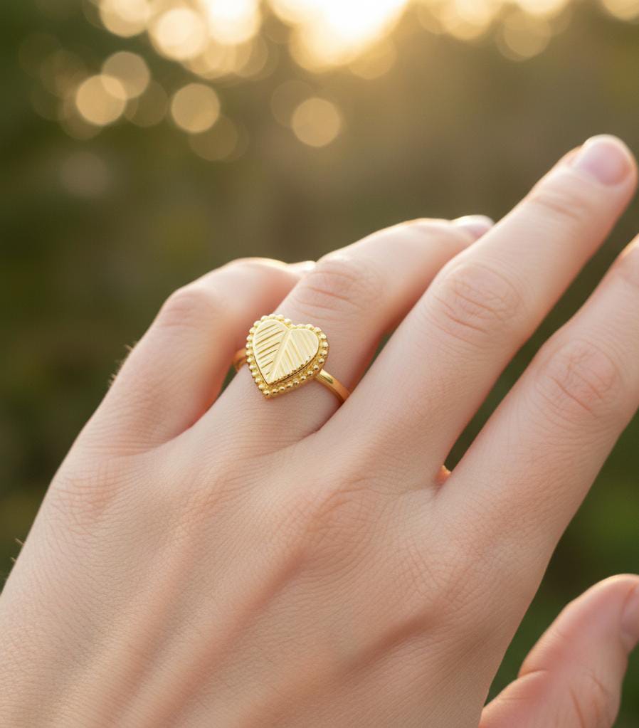 18k Gold Heart Vintage Ring