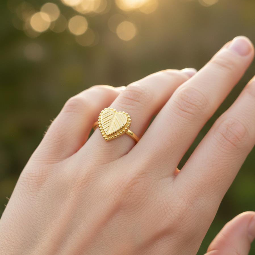 18k Gold Heart Vintage Ring