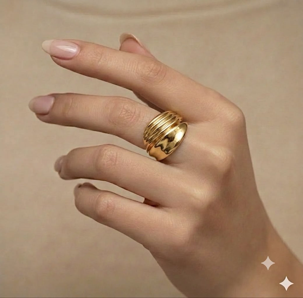 18k Gold Lines Solid Ring