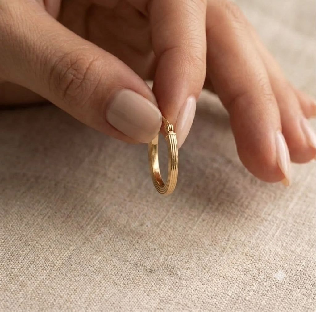 18k Gold Oval Lines Loop Earrings