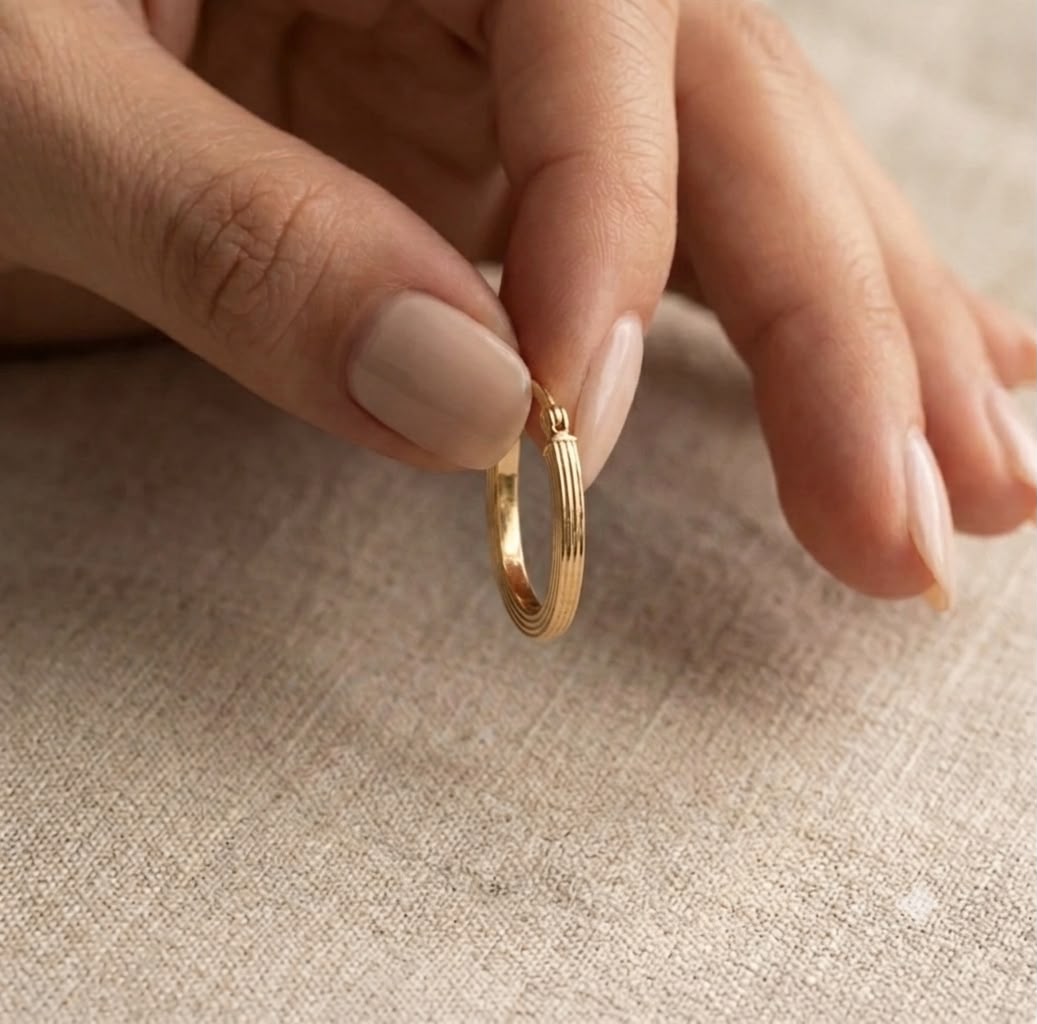 18k Gold Oval Lines Loop Earrings