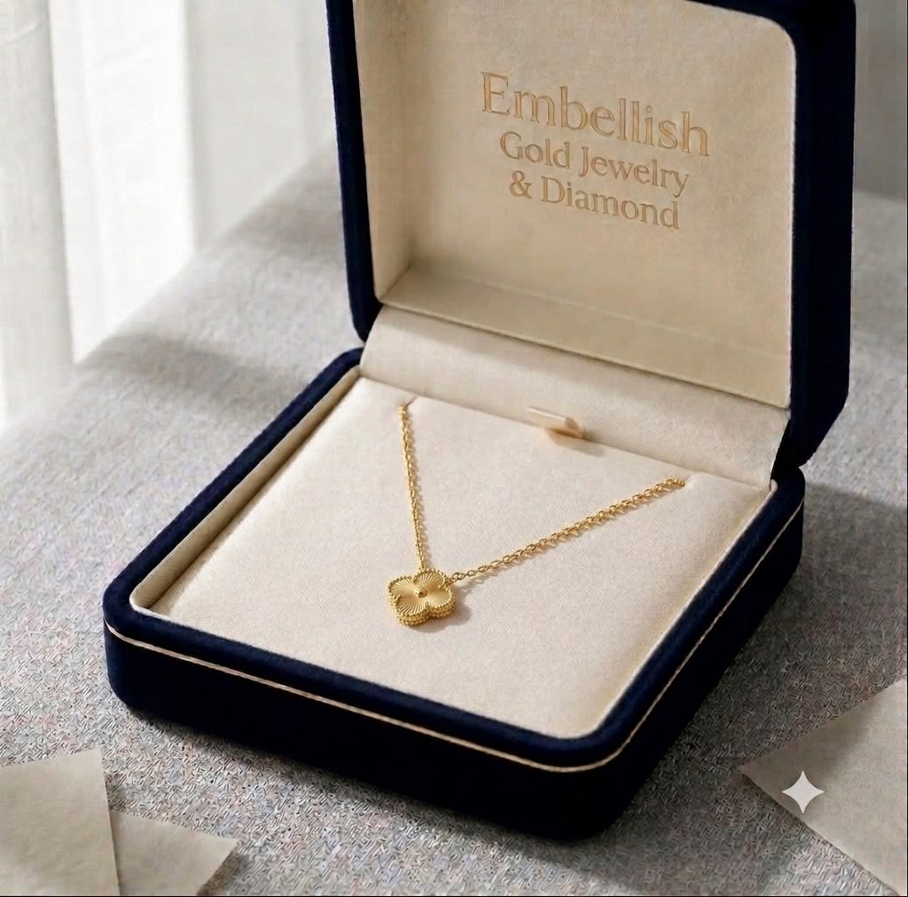 18k Gold Light Attached Clover Necklace