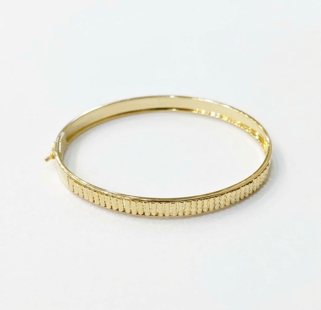 18k Gold Line Flat Bangle - 18k Gold Bangle - Embellish Gold Jewelry & Diamond