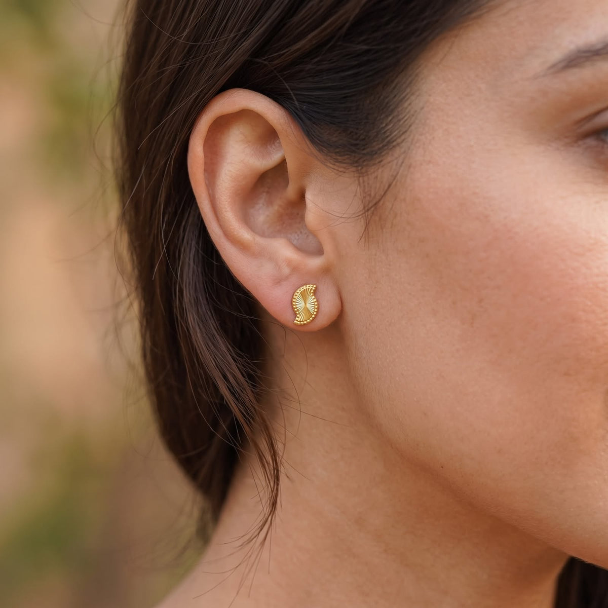 أقراط على شكل وردة من الذهب السعودي الحقيقي عيار 18 قيراط 035 - 18k Gold Earrings - Embellish Gold Jewelry & Diamond