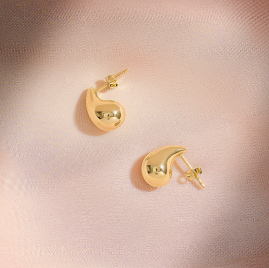 18k Gold Plain Teardrops Stud Earrings - 18k Gold Earrings - Embellish Gold Jewelry & Diamond