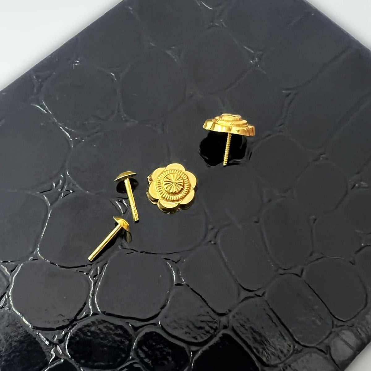 18k Real Saudi Gold Flower Screw Earrings 038