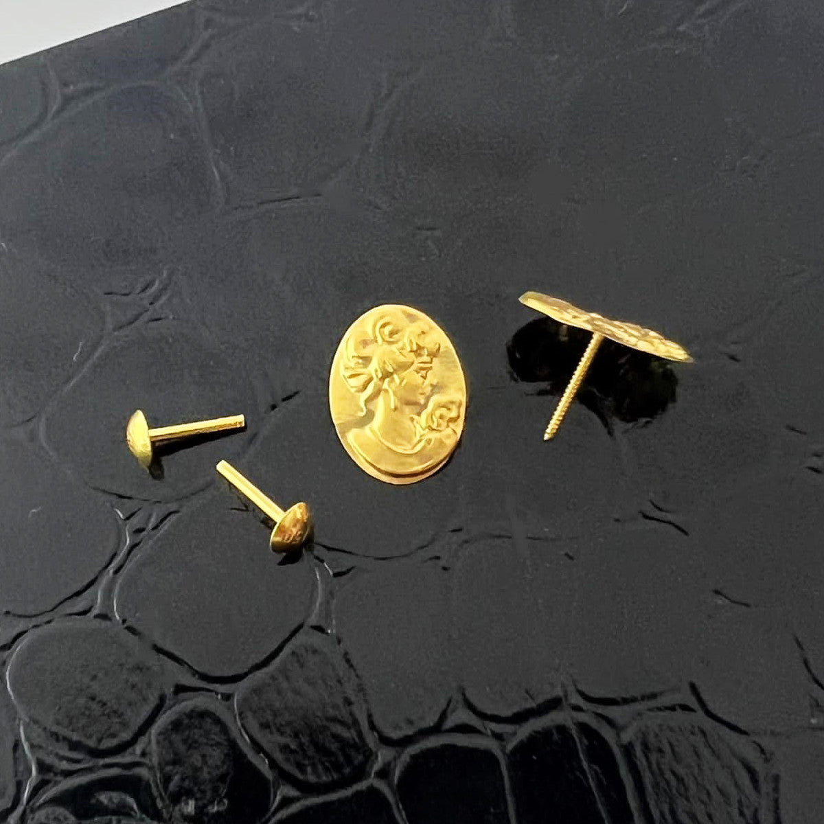 18k Real Saudi Gold Queen Screw Earrings 036