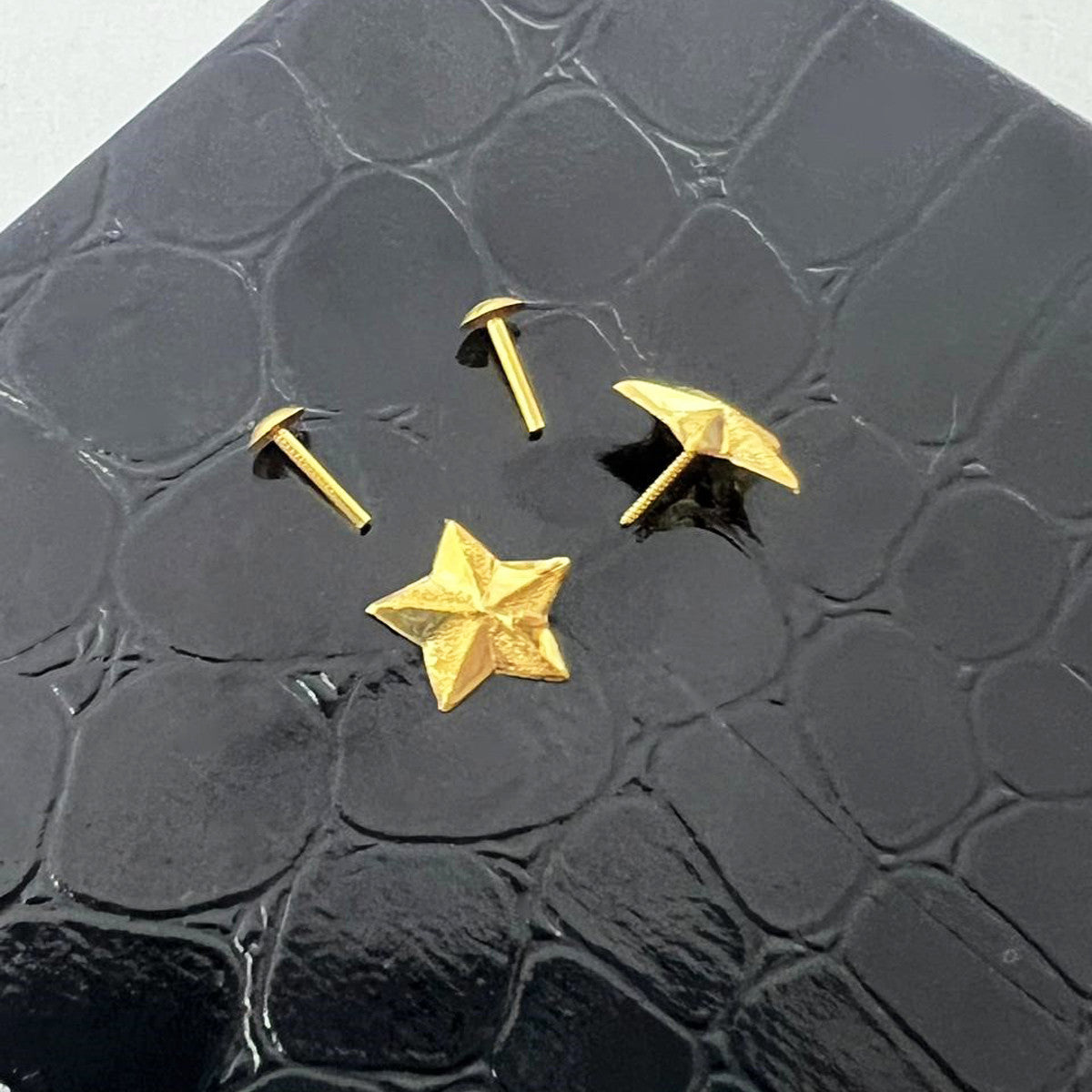 18k Real Saudi Gold Star Screw Earrings 046