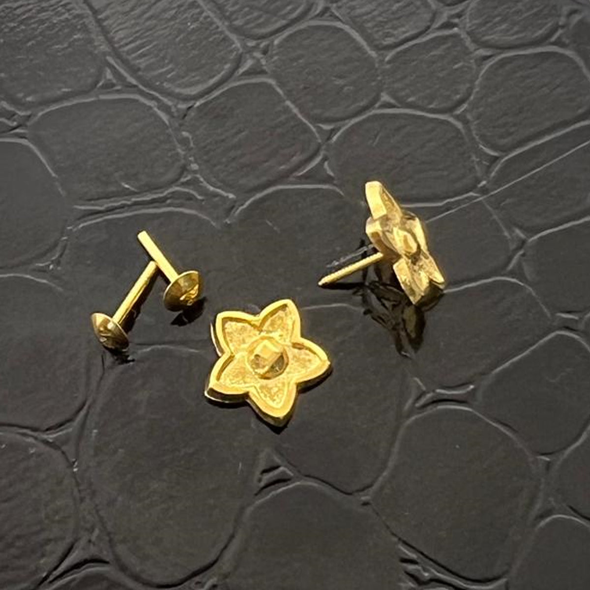 18k Real Saudi Gold Star Screw Earrings 053