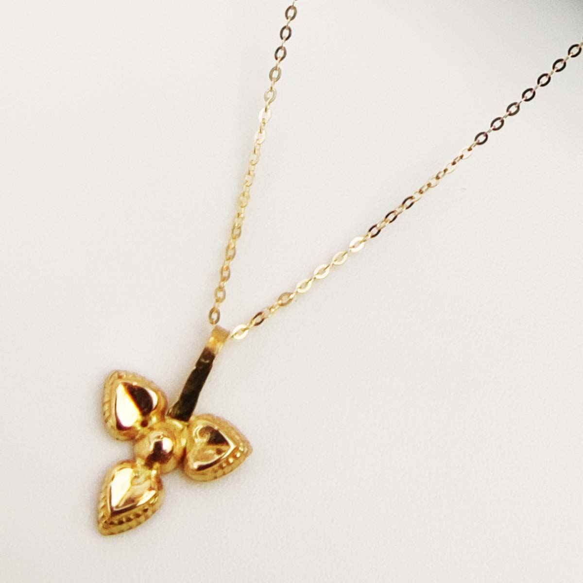 18K Gold Triple Heart Necklace For Womens 022