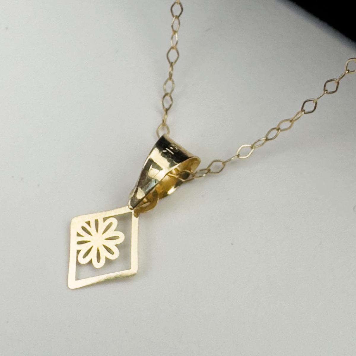 18k Real Saudi Gold Square With Flower Necklace 051