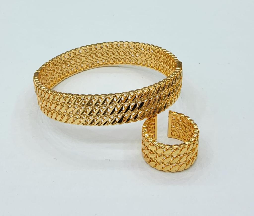 18K Real Saudi Gold Antique Bangle And Ring 160 ‚Äì A Splendor in Gold Bangles for Women - Embellish Gold