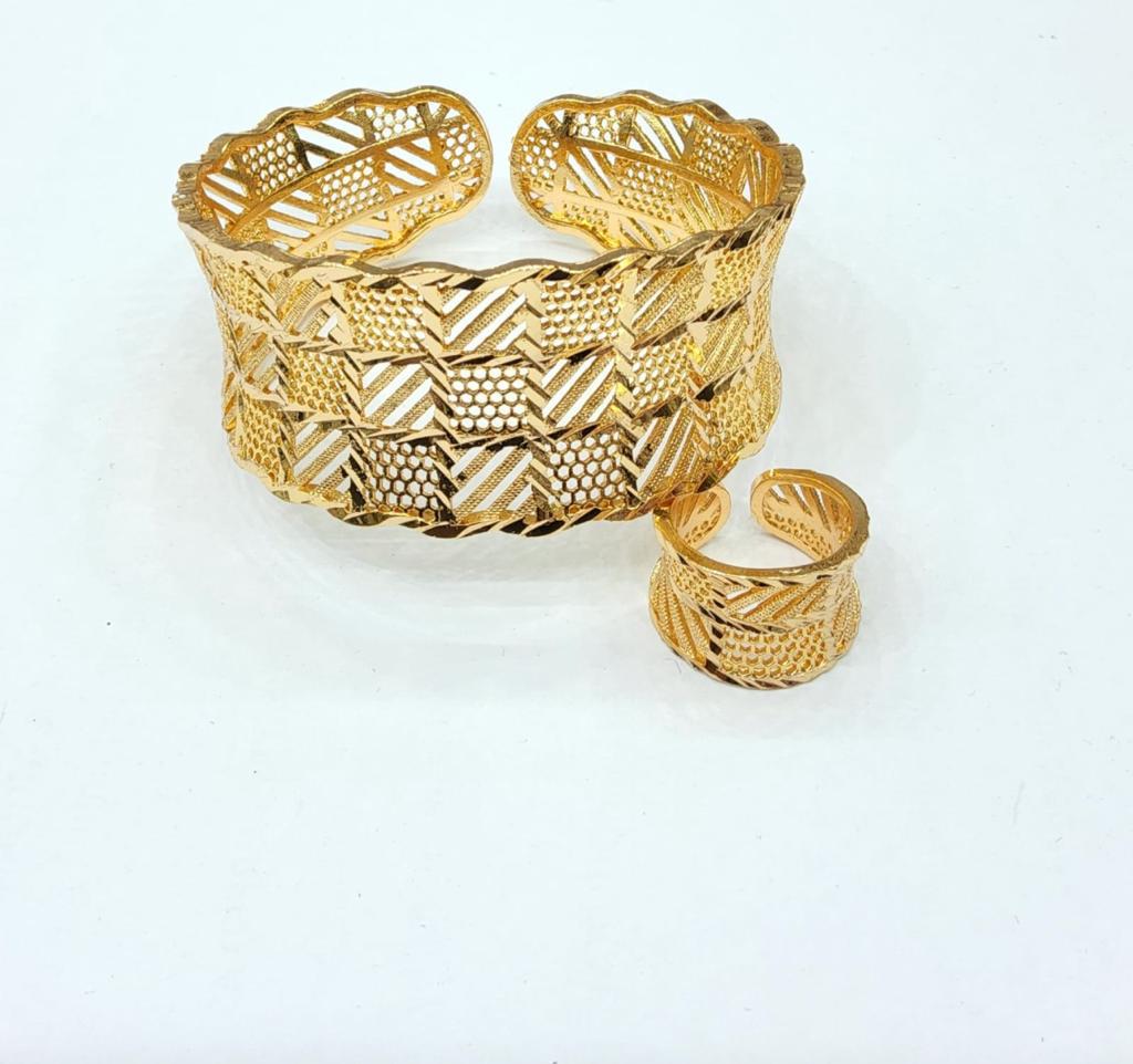 18K Real Saudi Gold Square Shaped Bangle And Ring 153 ‚Äì A Contemporary Edge in Gold Bangles for Women - Embellish Gold